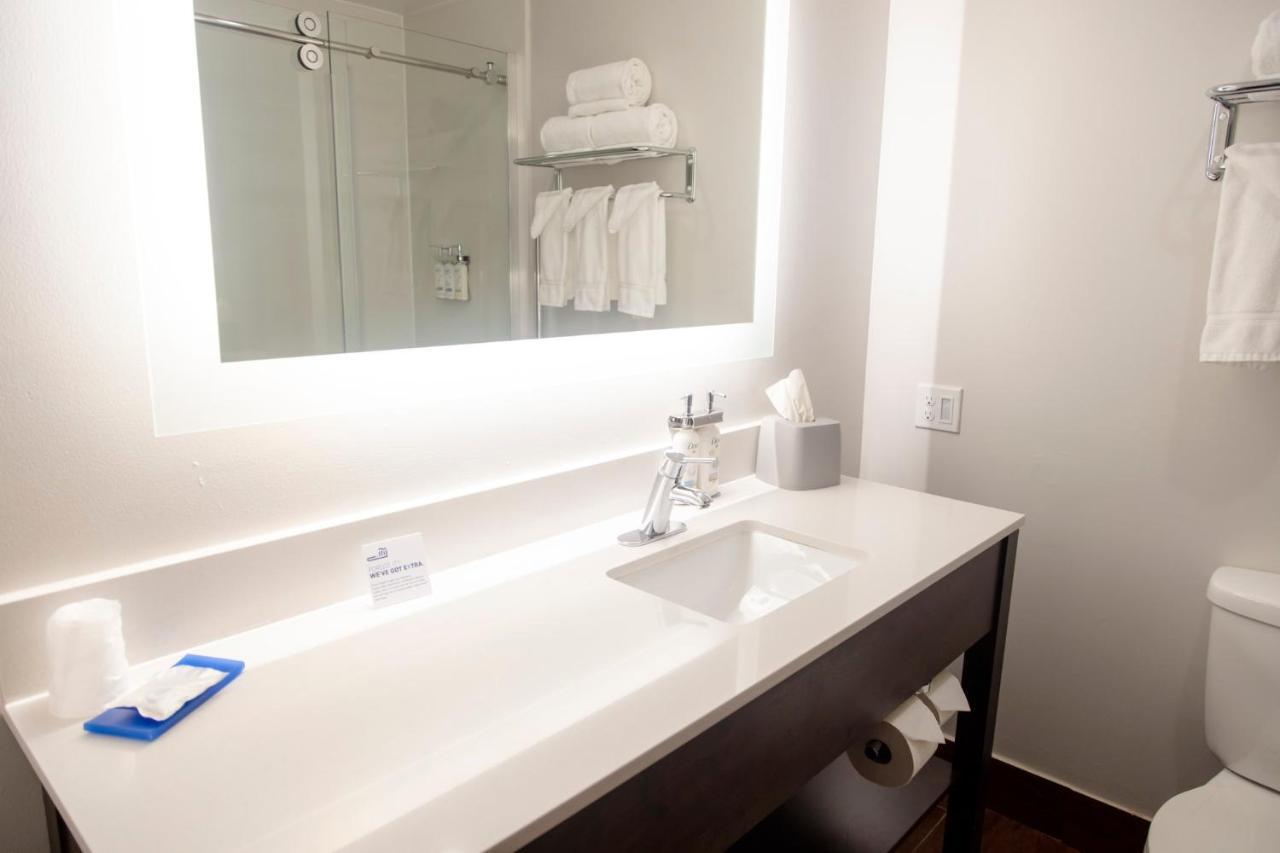 Holiday Inn Express Marshfield - Springfield Area By Ihg Eksteriør billede