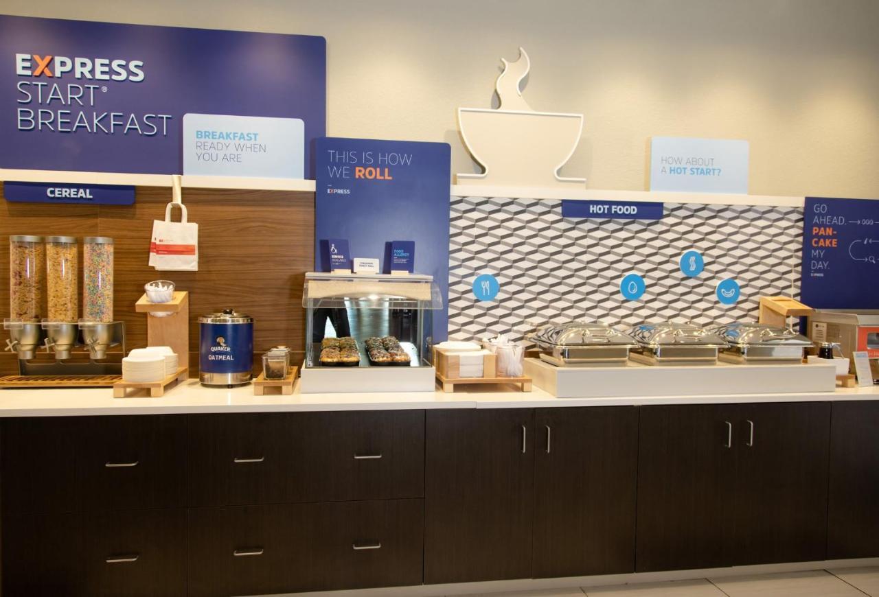Holiday Inn Express Marshfield - Springfield Area By Ihg Eksteriør billede