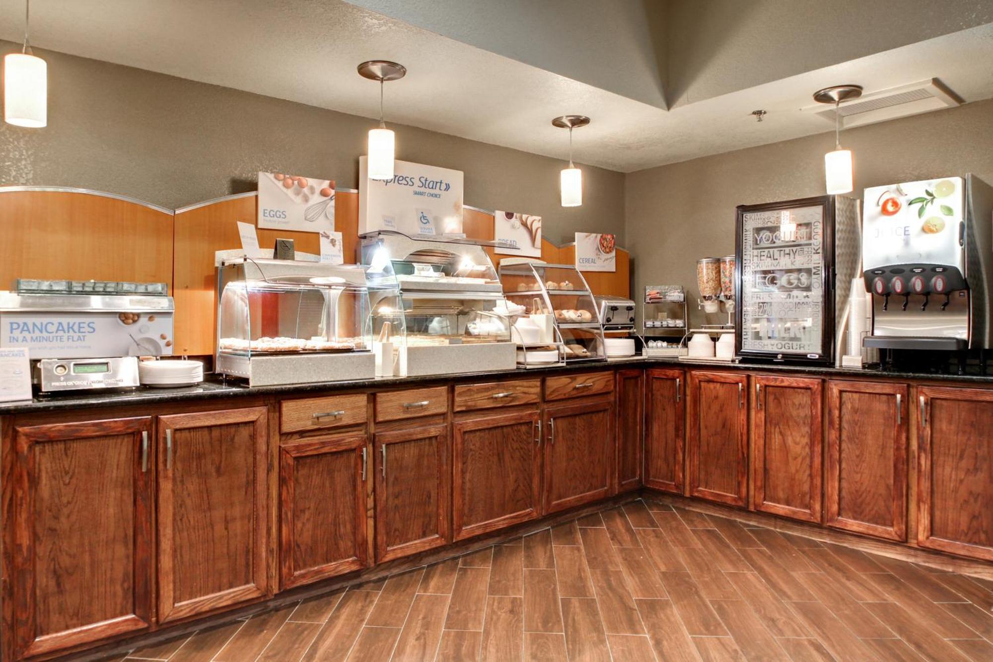 Holiday Inn Express Marshfield - Springfield Area By Ihg Eksteriør billede