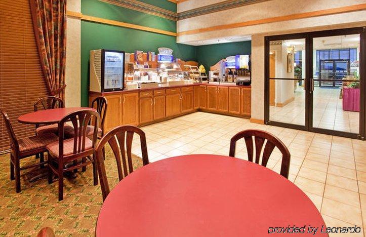 Holiday Inn Express Marshfield - Springfield Area By Ihg Restaurant billede